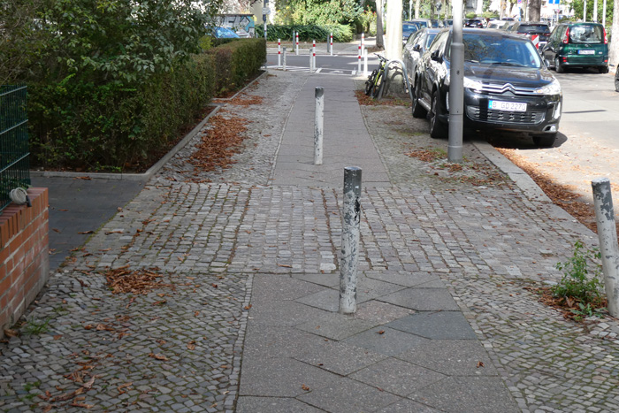 Seniorenvertretung Tempelhof-Schöneberg Gehwegpoller Stubenrauchstraße